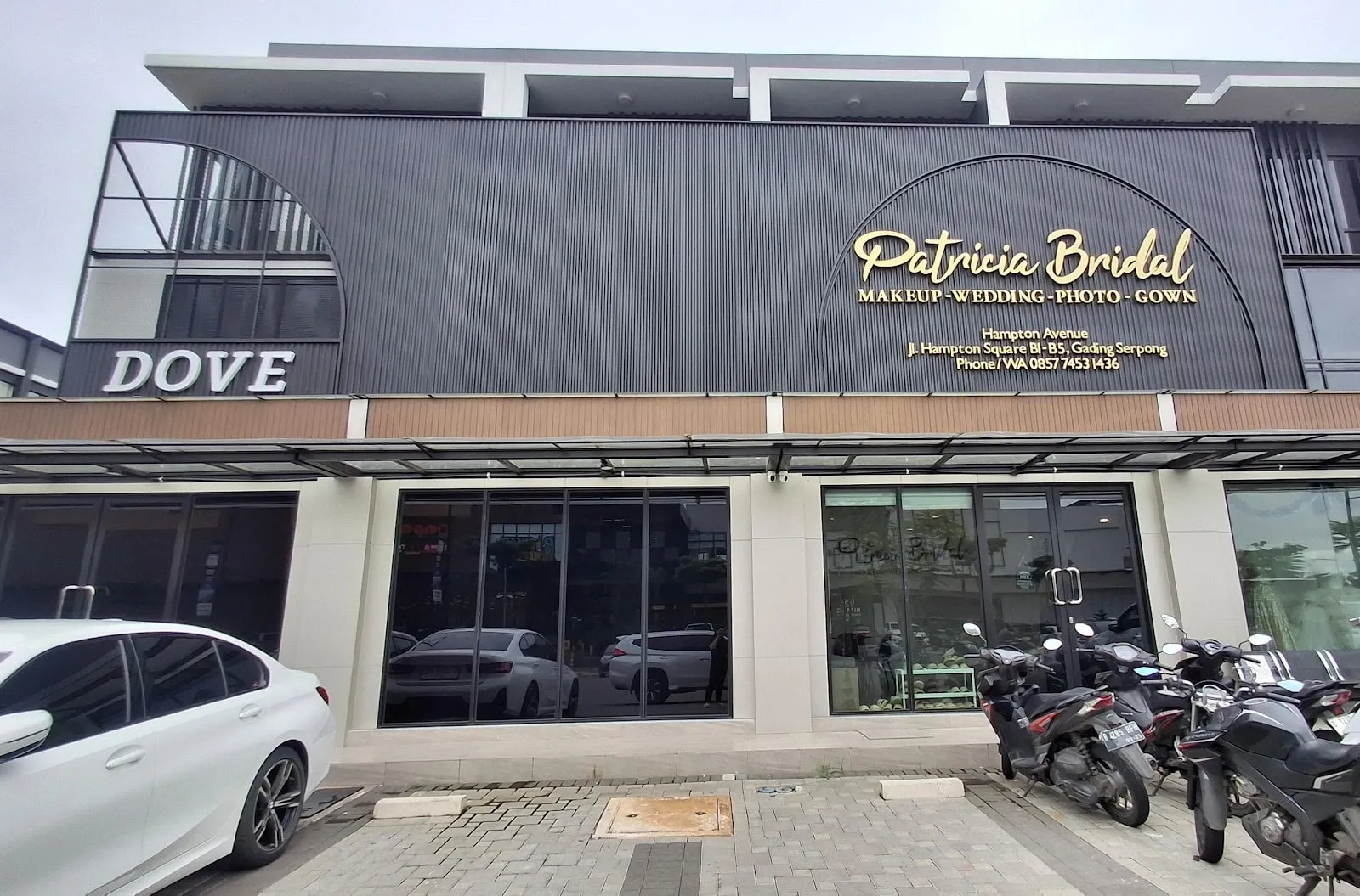 Papan nama Patricia Bridal di Hampton Square